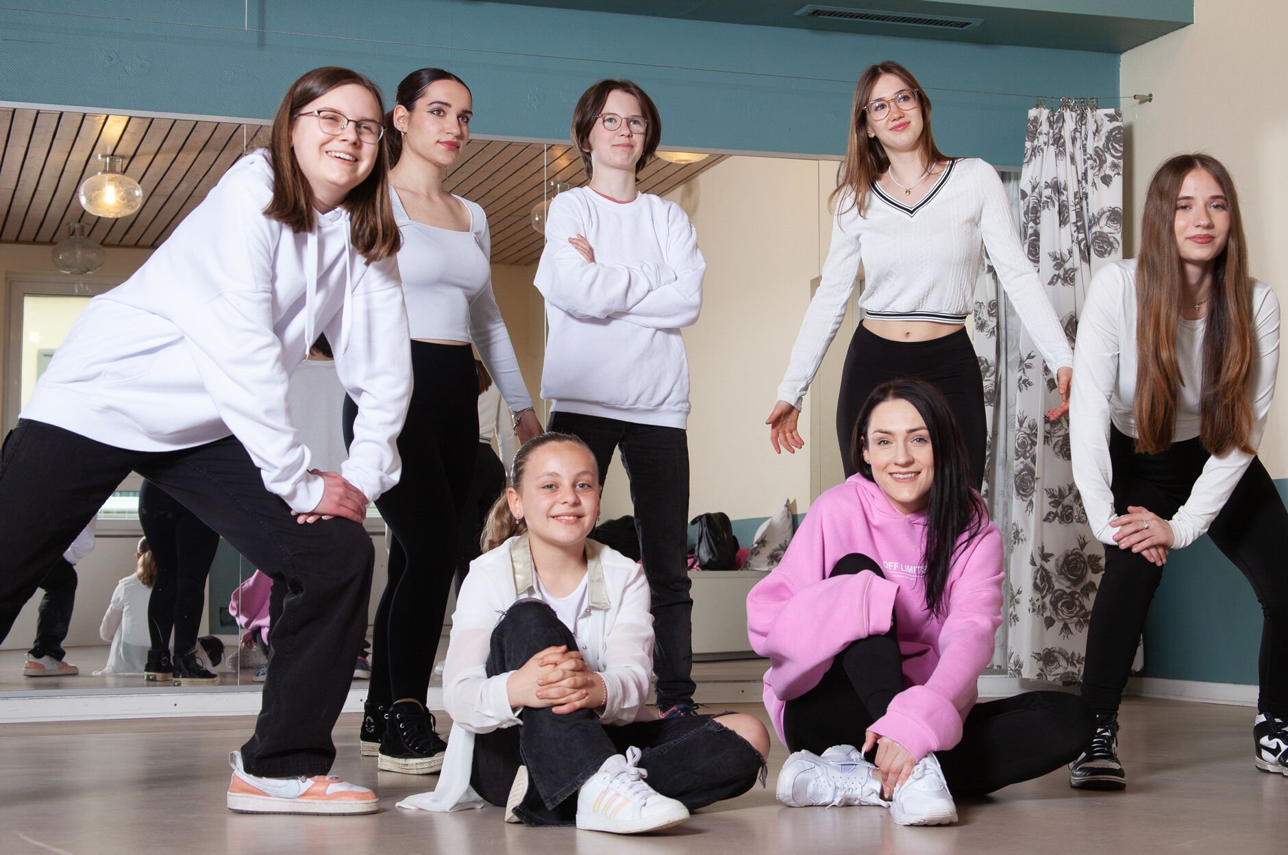 Gruppenbild der Hip-Hop-Tanzgruppe des Jugendtreff Homebase in Wiedenbrück